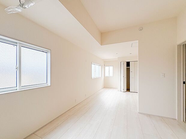 【寝室11.375帖】充実した生活は伸びやかな居室空間から始まります。快適に・伸びやかに。心の潤いを求める方々へ。