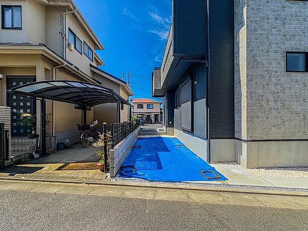 【駐車場】毎日の生活にマイカーが必須という方は、購入を検討する際、駐車場があることは大事な条件です。毎日の通勤や家族の送迎、買い物やお出かけなどクルマのある暮らしを満喫したい方は要チェック。…
