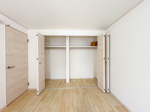【収納】各部屋を最大限に広く使って頂ける様、全居住スペースに収納付。プライベートルームはゆったりと快適に。