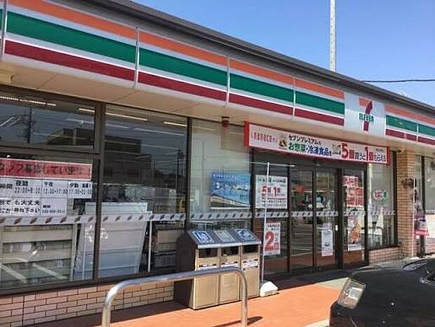 コンビニ 586m セブンイレブンさいたま浅間町店(セブンイレブンは近くて便利を掲げています。近くとは、心の近さ。便利とはモノが期待以上の品質でお客さまに届くこと。セブン銀行など新しいサービ…