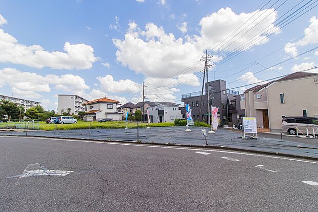 【現地外観】こちらの物件に少しでもご興味がありましたら、お気軽にお電話下さい。ネット上で「見えない物」「わからない事」でも、実際にご見学いただくことで、手に取るようにおわかりいただけるはずで…