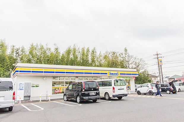 コンビニ 360m ミニストップ柳之宮店(冷たいスウィーツ、温かいスウィーツなどで有名な中堅コンビニ。コールドスウィーツがミニストップの看板商品です。できたてのおいしさを提供するミニストップ…
