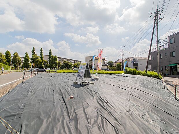 車の通行が少ないので、静かな住環境を維持することができます。