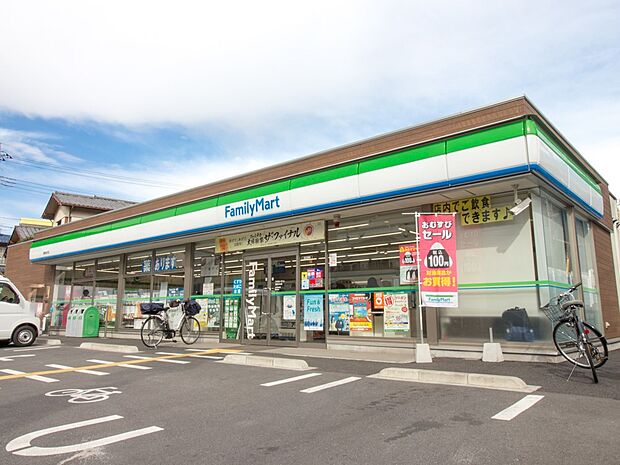 コンビニ 500m ファミリーマート浦和本太店(ファミリーマートの強さは、少量のお惣菜を売るファミデリカとドラッグストアと組んだコラボ。サラダを中心にしたヘルシー食材が充実のコンビニです。)…