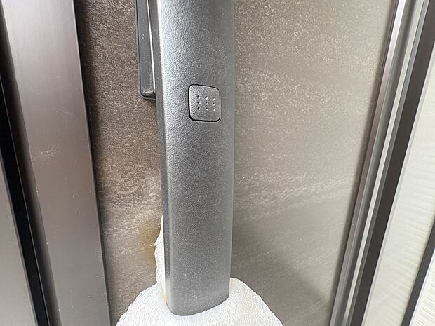 【電子キー】 玄関ドアのカギの開け閉めも、これからは電子錠でスマートに。