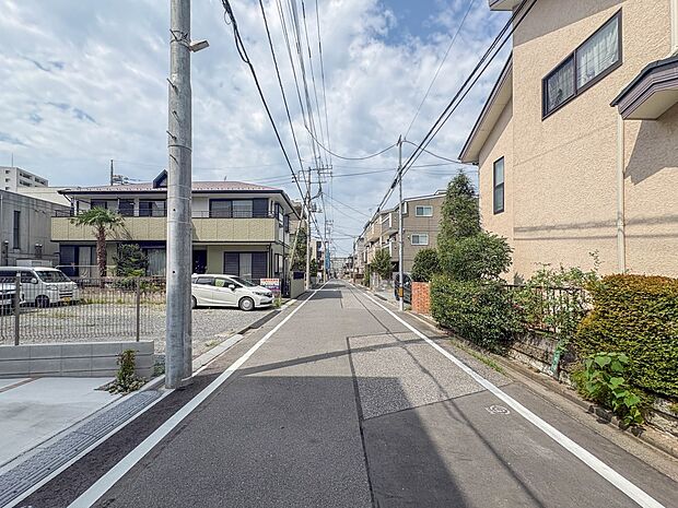 【前面道路6m】陽当りや通風性など各所に施された工夫で住みやすさを実現。部屋の大きさや周辺環境・街並など、資料には掲載していない情報が現地にはたくさんございます。是非ご確認下さい。