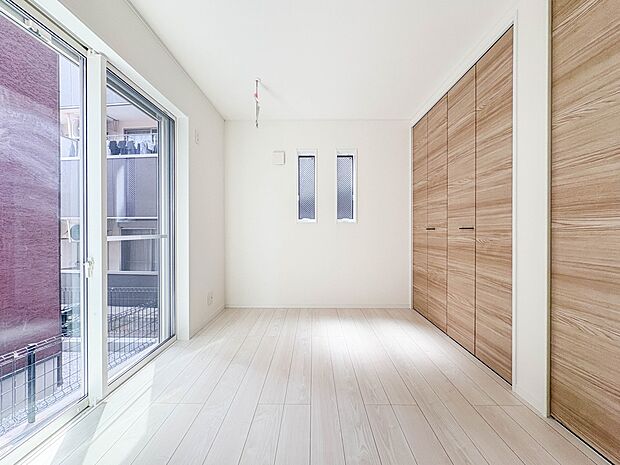 【洋室5.9帖】充実した生活は伸びやかな居室空間から始まります。快適に・伸びやかに。心の潤いを求める方々へ。