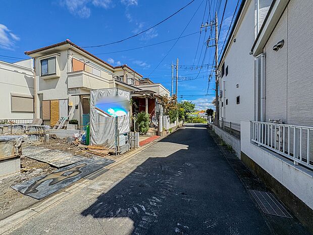 【前面道路4m】車の通行が少ないので、静かな住環境を維持することができます。