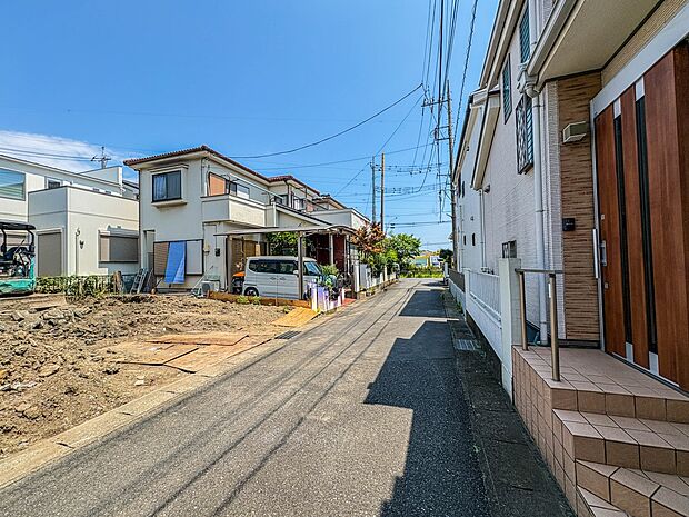 【前面道路4m】車の通行が少ないので、静かな住環境を維持することができます。