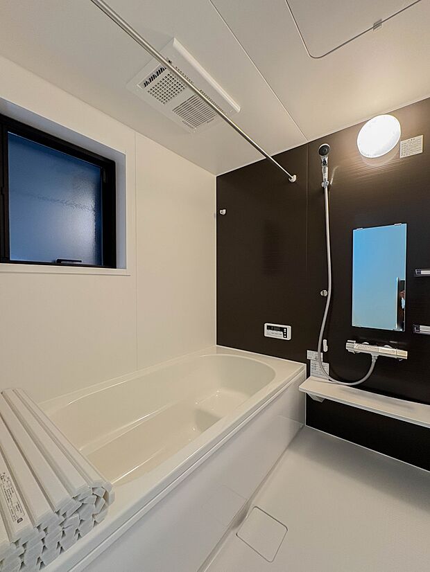 【Bathroom】一日の疲れを癒してくれるお風呂空間。使いやすさと上質な質感を両立して、単なる習慣から特別な時間に変わるはず。