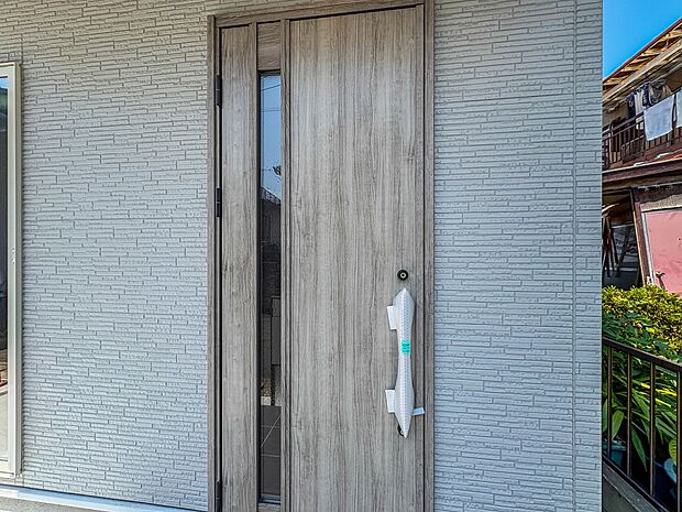 【玄関】玄関はおうちの顔と言われます。玄関アプローチは、外観デザインの印象を左右します。