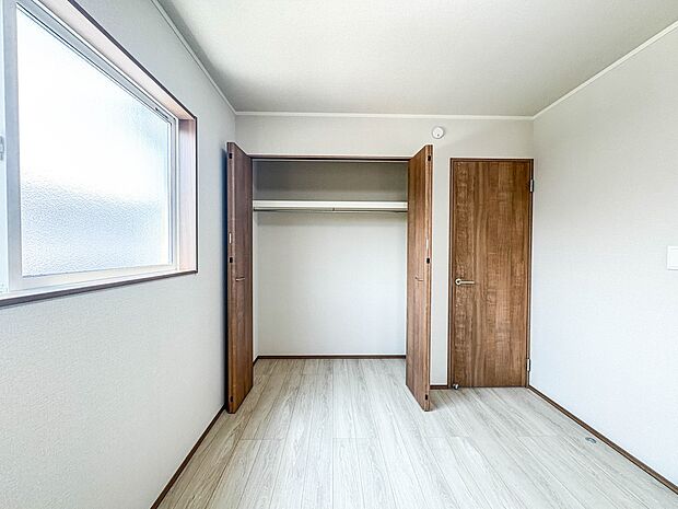 【収納】各部屋を最大限に広く使って頂ける様、全居住スペースに収納付。プライベートルームはゆったりと快適に。