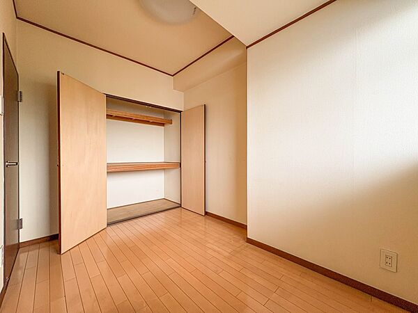 【収納】各部屋を最大限に広く使って頂ける様、全居住スペースに収納付。プライベートルームはゆったりと快適に。