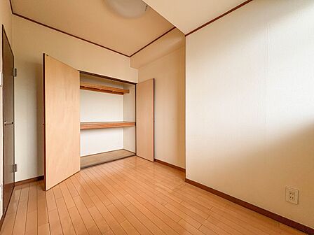 【収納】各部屋を最大限に広く使って頂ける様、全居住スペースに収納付。プライベートルームはゆったりと快適に。