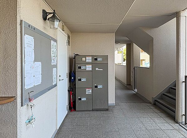 【宅配BOX】好きな時間にいつでも荷物を受取れるため、到着時間を気にして自宅で待機したり、再配達の連絡をする手間がかかりません。共働きなど不在が多い方、ネット通販の利用が多い方に大変便利。 …