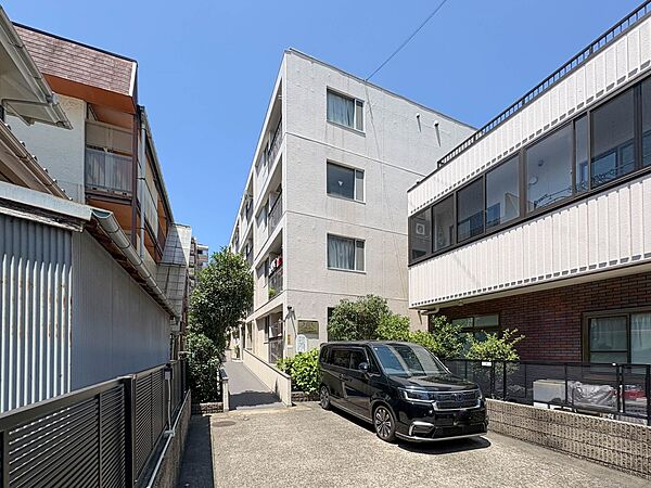 【外観】こちらの物件が少しでも気になるようでしたら、お気軽にお問合せください。人生でいちばん大きなお買い物ですので、ゆっくりご見学ください。ネット上の画像と実際の見学では、リアル感がまるで違…