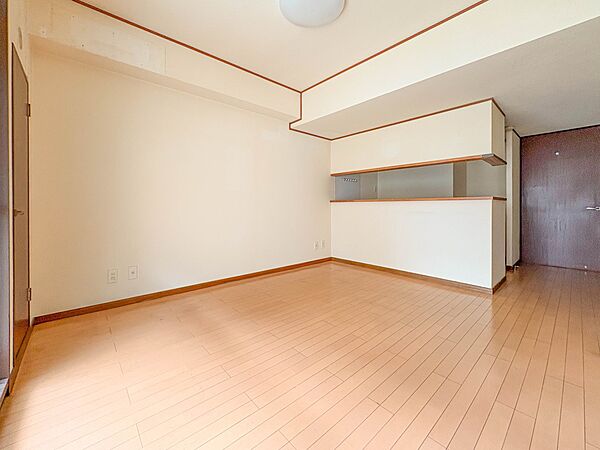 【LDK10帖】リビングはリラックスするためのスペースなのはもちろん、1日の出来事を話し合ったりと家の中でも大切な場所。