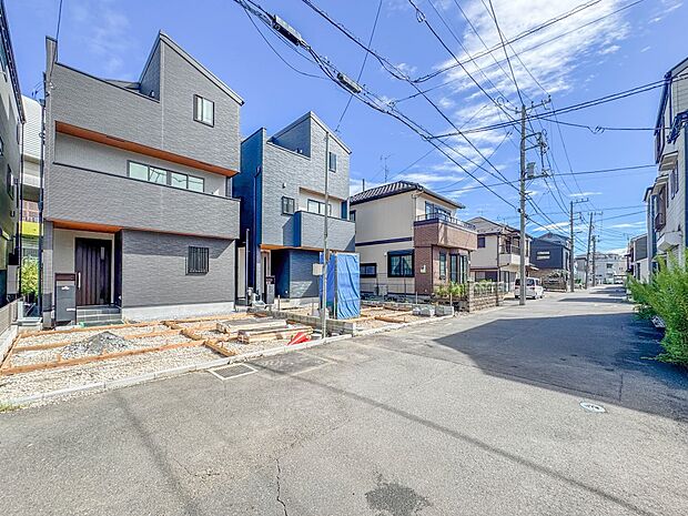 5号棟【外観】こちらの物件が少しでも気になるようでしたら、お気軽にお問合せください。人生でいちばん大きなお買い物ですので、ゆっくりご見学ください。ネット上の画像と実際の見学では、リアル感がま…