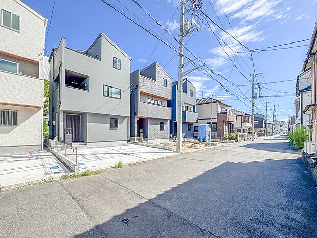 【前面道路6M】車の通行が少ないので、静かな住環境を維持することができます。