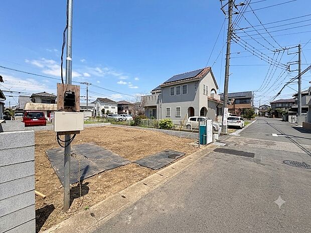 【前面道路】車の通行が少ないので、静かな住環境を維持することができます。