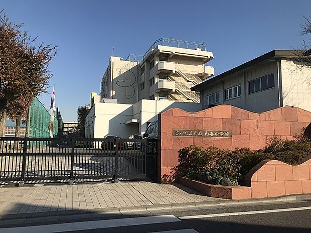 小学校 270m 辻小学校(南区の文教地区に位置し、勉学に最適な環境にあります。)
