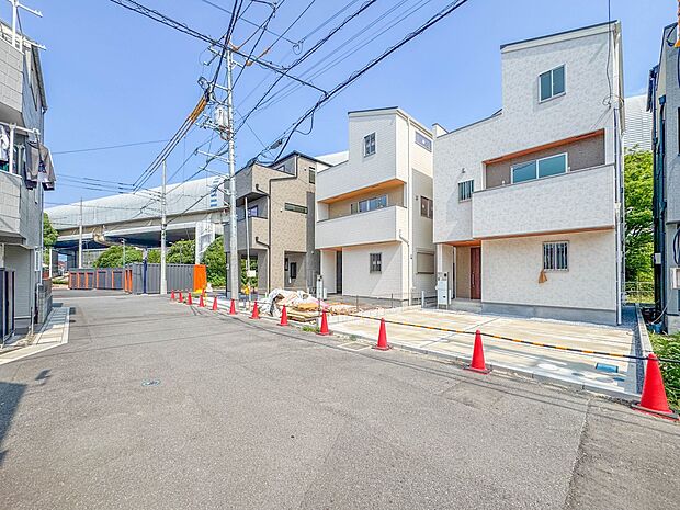 【前面道路6M】車の通行が少ないので、静かな住環境を維持することができます。