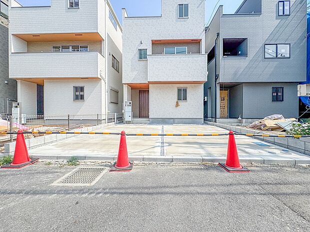 3号棟【駐車場】カースペース2台可/駐輪スペース。広々カースペースです。自転車、バイクなども置き場に困りません。