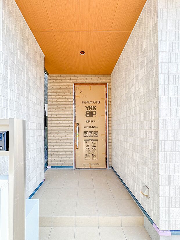 2号棟【玄関】玄関はおうちの顔と言われます。玄関アプローチは、外観デザインの印象を左右します。