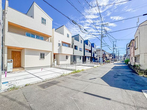 【前面道路6M】車の通行が少ないので、静かな住環境を維持することができます。