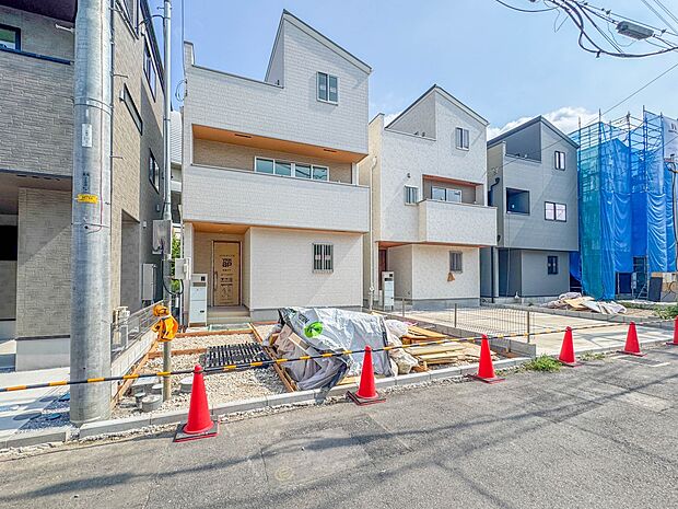 2号棟【外観】家は一生のお買物。自分ならではの家族ならではの、家にしたい。書斎を設ける。子どものプレイングルームを設ける。趣味のオーディオルームを設置する。夢を追うオンリーワンの家です。