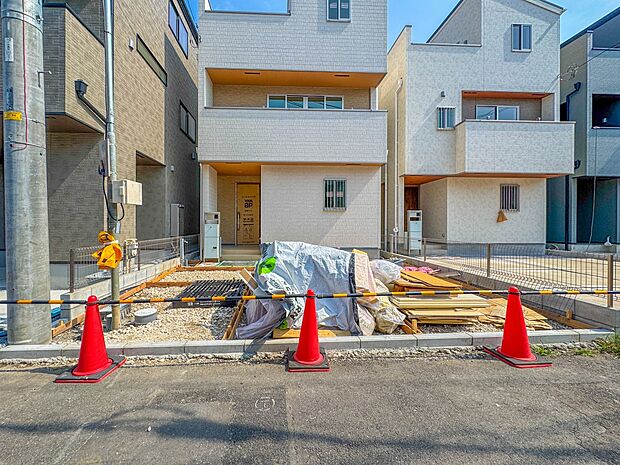 2号棟【駐車場】カースペース2台可/駐輪スペース。広々カースペースです。自転車、バイクなども置き場に困りません。