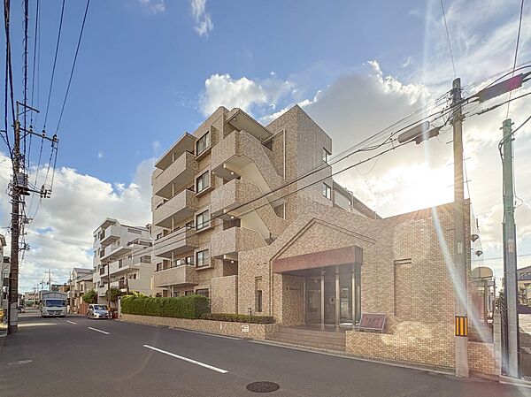 【現地外観】陽当りや通風性など各所に施された工夫で住みやすさを実現。部屋の大きさや周辺環境・街並など、資料には掲載していない情報が現地にはたくさんございます。是非ご確認下さい。