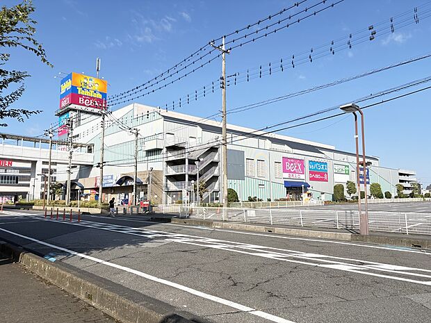ショッピングセンター 950m パトリア東大宮(スーパーベルクスやドラッグストア、ファッションや100均など多店舗の入る複合施設)