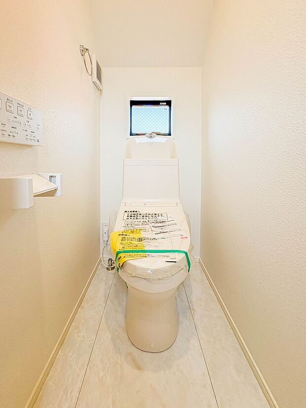 【トイレ】いつも清潔なスペースであってほしいのが毎日使うトイレです。掃除がしやすいのはもちろん、落ち着けるスペースとして機能することも大切です。