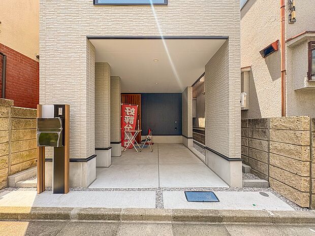 【駐車場】日々の暮らしにマイカーが必要。そんな方は物件の購入条件に駐車場は必須です。通勤に、家族のお迎えに、お買物に、おでかけに、クルマライフを楽しみたい方に。