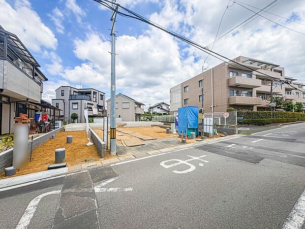 【玄関】ここから始まる「日常」はご家族にとってかけがえのない時間となります。少しでも豊かに、快適に。そんな想いから本邸宅は生まれました。