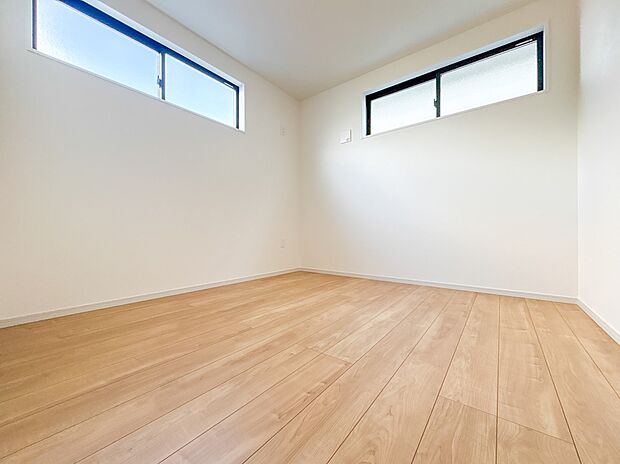 【子供部屋4.5帖】お子様のお部屋にぴったりなクロークを備えたフローリング仕様の洋室です。