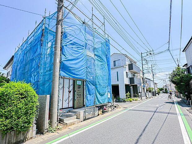 【前面道路】車の通行が少ないので、静かな住環境を維持することができます。