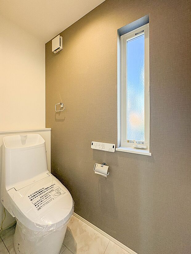 【トイレ】いつも清潔なスペースであってほしいのが毎日使うトイレです。掃除がしやすいのはもちろん、落ち着けるスペースとして機能することも大切です。