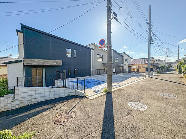 【前面道路4.5m】車の通行が少ないので、静かな住環境を維持することができます。