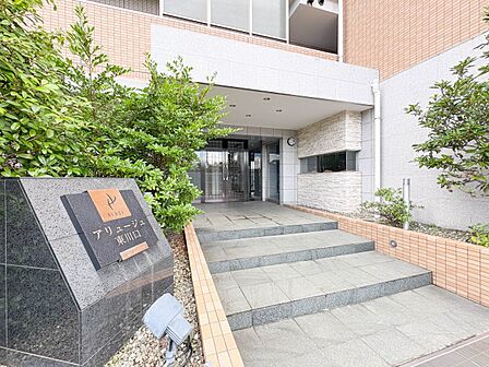 【エントランス】その住居の第一印象となるのがエントランスホールです。訪問されたお客さまをやさしくお迎えします。エントランスホールは、いわば住居の顔です。