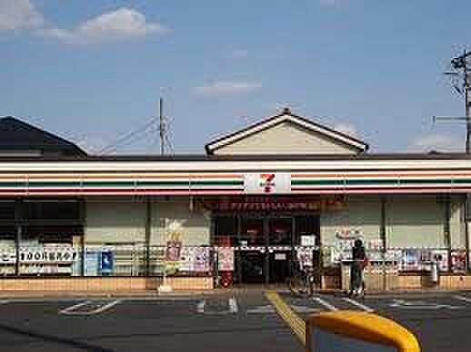 コンビニ 750m セブンイレブン川口並木4丁目店(セブンイレブンは近くて便利を掲げています。近くとは、心の近さ。便利とはモノが期待以上の品質でお客さまに届くこと。セブン銀行など新しいサービ…