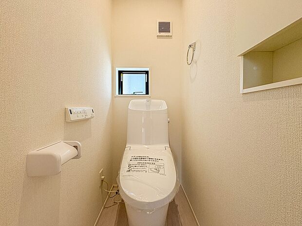【トイレ】いつも清潔なスペースであってほしいのが毎日使うトイレです。掃除がしやすいのはもちろん、落ち着けるスペースとして機能することも大切です。