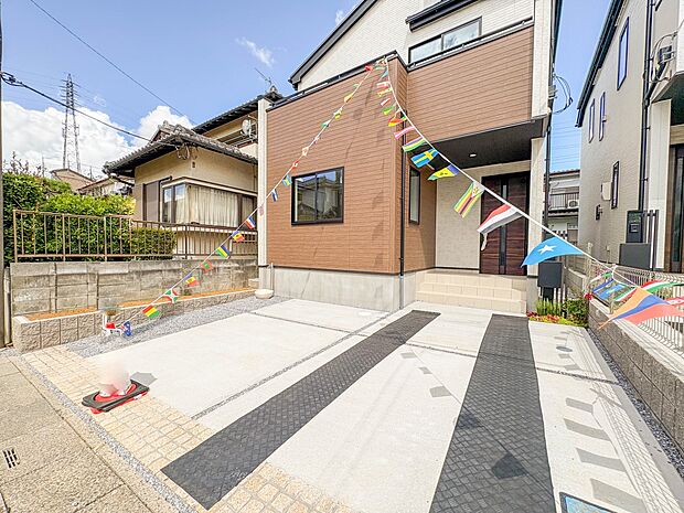 【駐車場】日々の暮らしにマイカーが必要。そんな方は物件の購入条件に駐車場は必須です。通勤に、家族のお迎えに、お買物に、おでかけに、クルマライフを楽しみたい方に。
