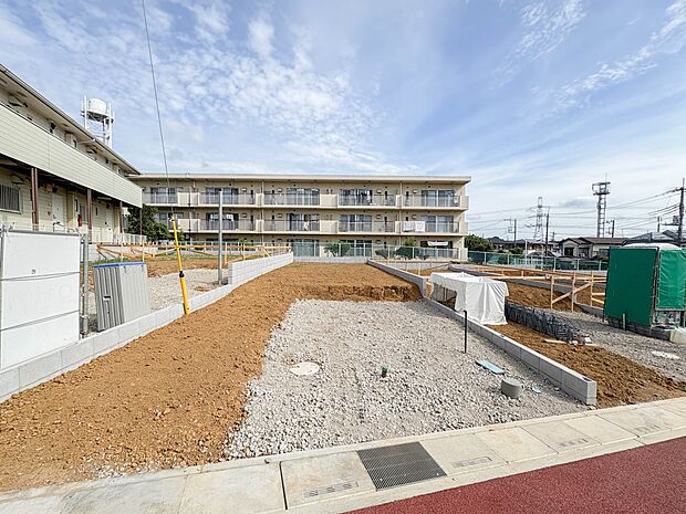 【外観】こちらの物件が少しでも気になるようでしたら、お気軽にお問合せください。人生でいちばん大きなお買い物ですので、ゆっくりご見学ください。ネット上の画像と実際の見学では、リアル感がまるで違…