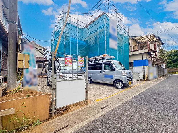 【駐車場】毎日の生活にマイカーが必須という方は、購入を検討する際、駐車場があることは大事な条件です。毎日の通勤や家族の送迎、買い物やお出かけなどクルマのある暮らしを満喫したい方は要チェック。…