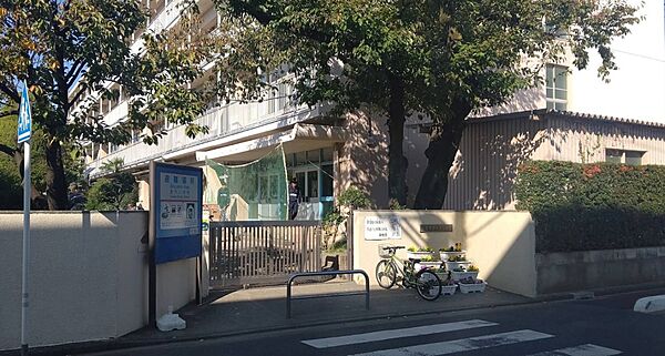 小学校 550m 戸田市立喜沢小学校