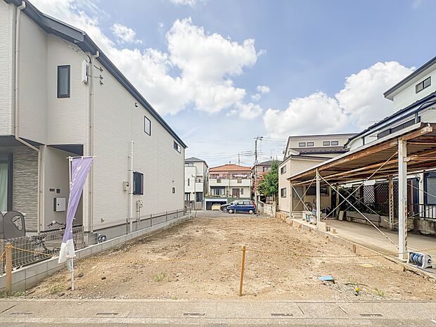 1号棟【外観】家族の温かさと陽光の暖かさ、楽しい毎日と明るい未来を予感させる「空間が織り成すひとつ先の住み心地」を演出します。