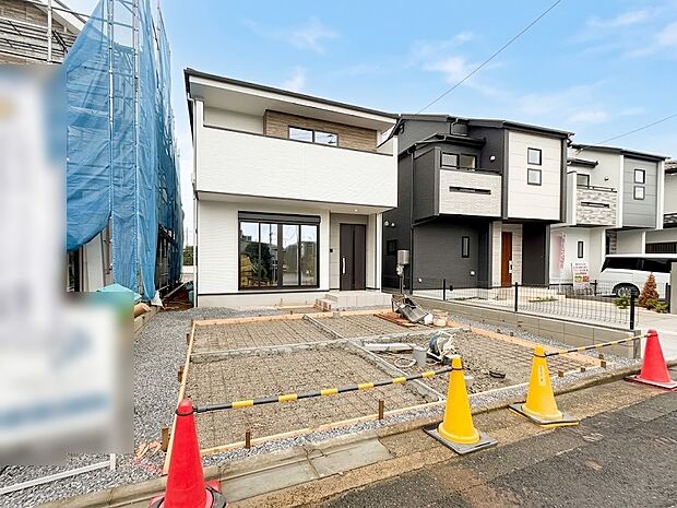 カースペース2台可／駐輪スペース。広々カースペースです。自転車、バイクなども置き場に困りません。