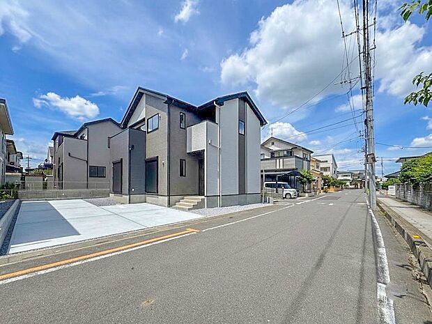 1号棟【前面道路8M】車の通行が少ないので、静かな住環境を維持することができます。
